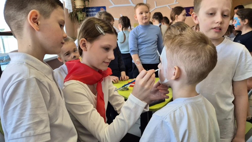 🎭 День театра в нашей школе!   📆 27 марта — Всемирный день театра! Это праздник всех актёров, режисс