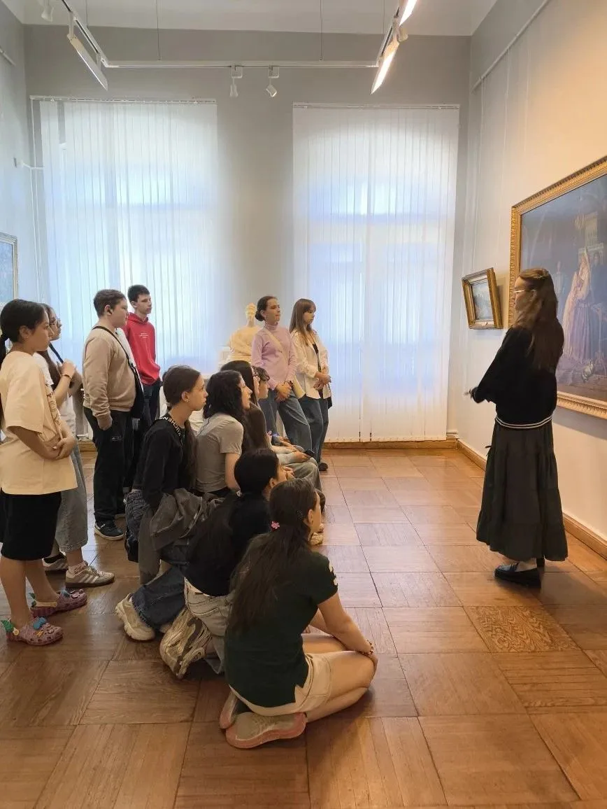 🎨 ДАЛЬНЕВОСТОЧНЫЙ ХУДОЖЕСТВЕННЫЙ МУЗЕЙ РАСПАХНУЛ СВОИ ДВЕРИ ДЛЯ ЮНЫХ ФИЛОЛОГОВ!