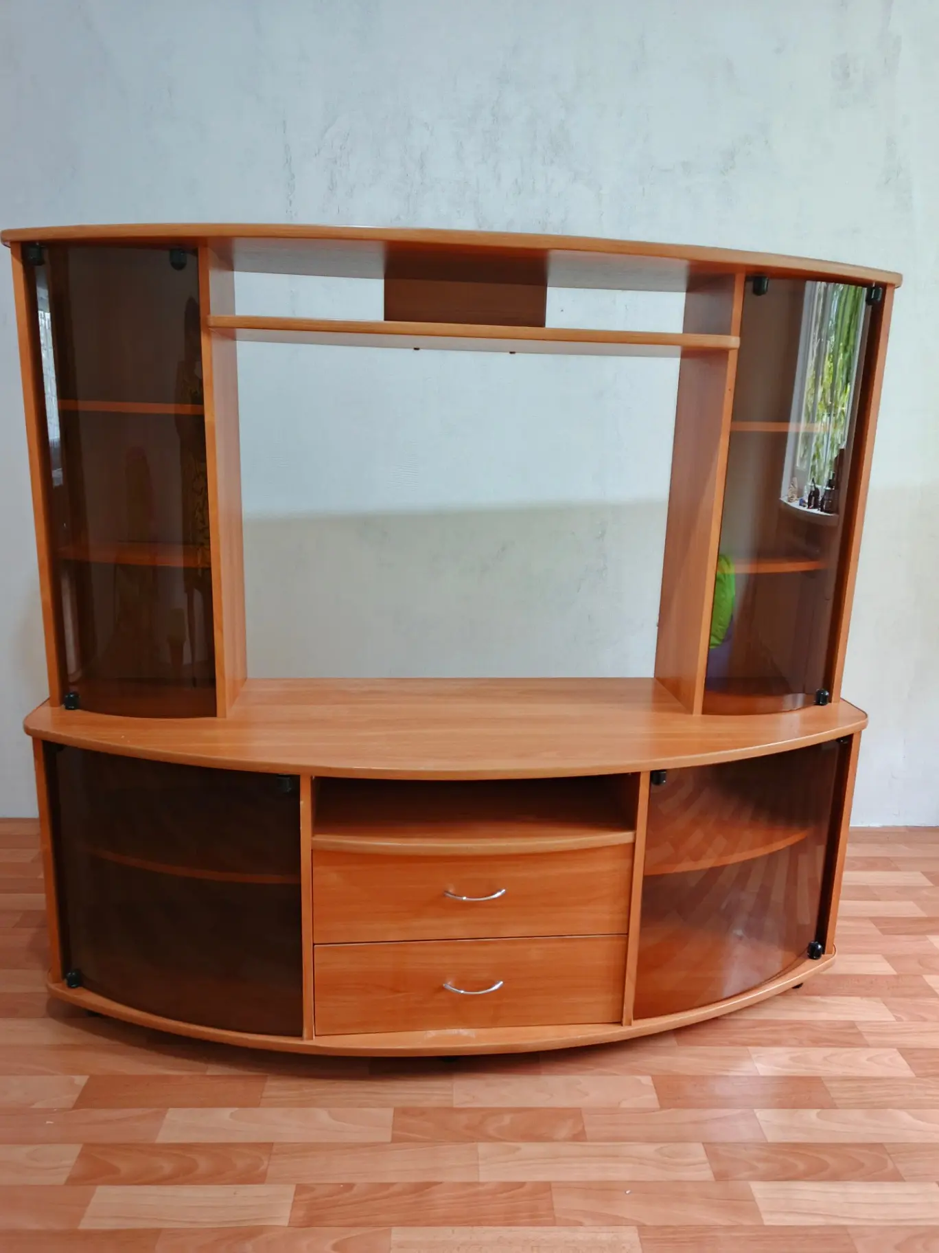 Продам большую тумбу под телевизор