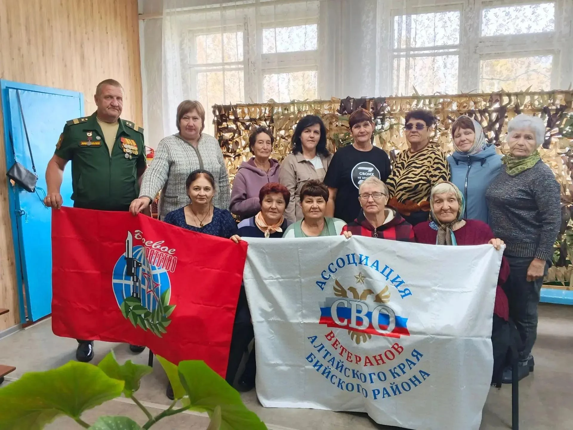 В Ненинке вручили медали волонтёрам, которые помогают бойцам СВО
