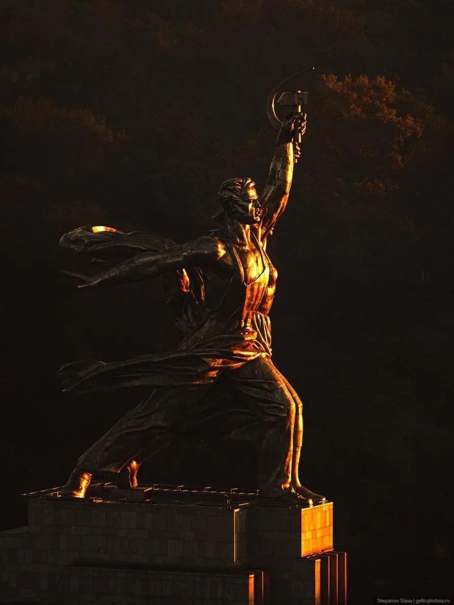 🏛 Памятник «Рабочий и колхозница»