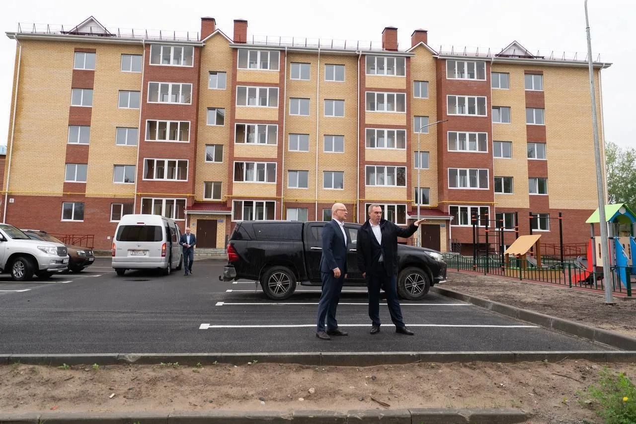 Руслан Кухарук в Урае: новые квартиры для детей-сирот, свежий асфальт и парк для всей с...