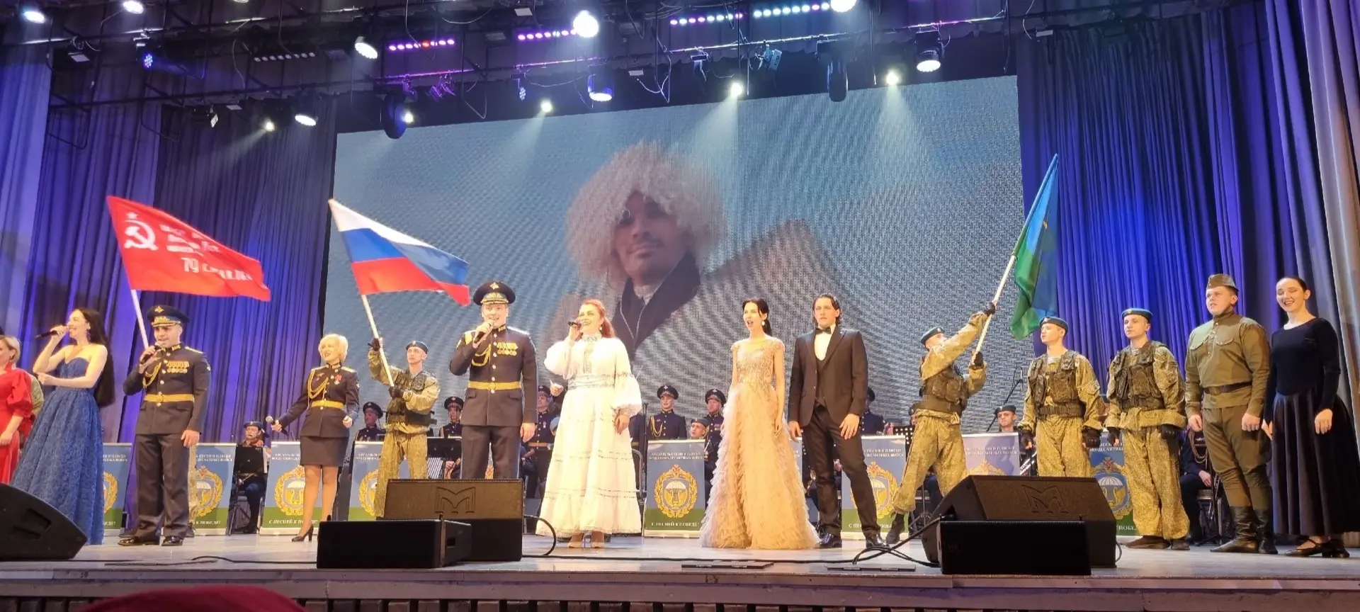 28 февраля 2026 года, юнармейцы школы №24 города Пскова почтили память героев легендарной 6-й парашю