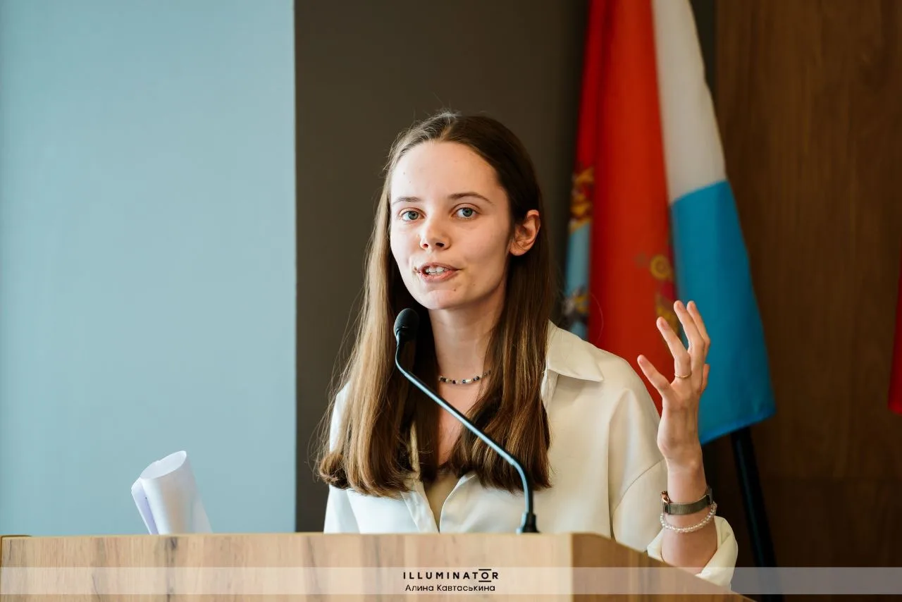 📣Вчера, 25-го февраля, ученицы 7-х и 9-х классов посетили "Международный день родного языка", органи