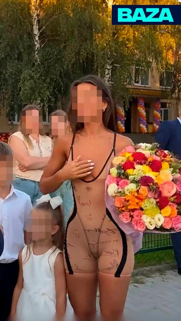 Вот такие родители с детьми вчера были замечены на линейках в школах России.