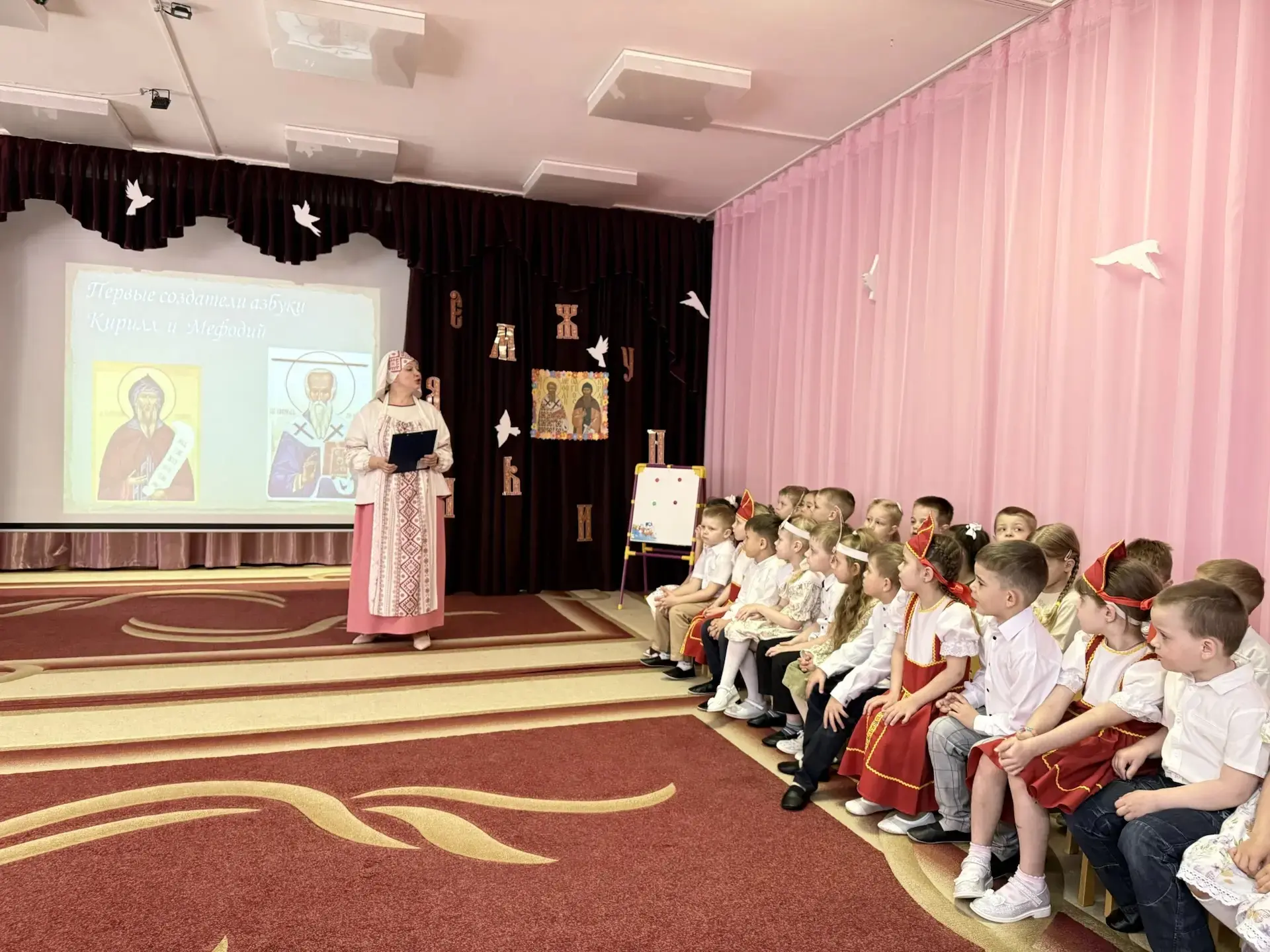День славянской письменности -это событие, которое играет важную роль в становлении кул...