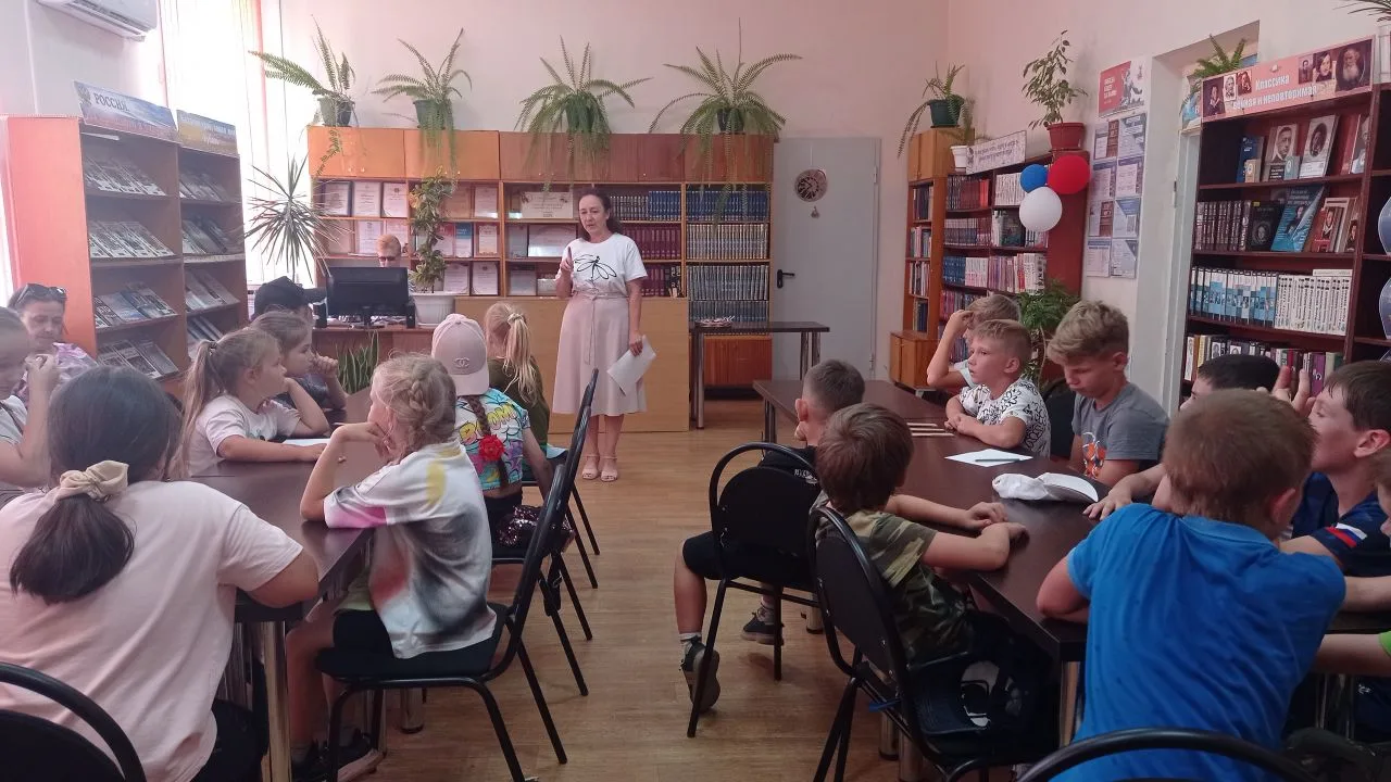 В Павловской поселенческой библиотеке для ребят из летнего лагеря СОШ №62 прошла литера...