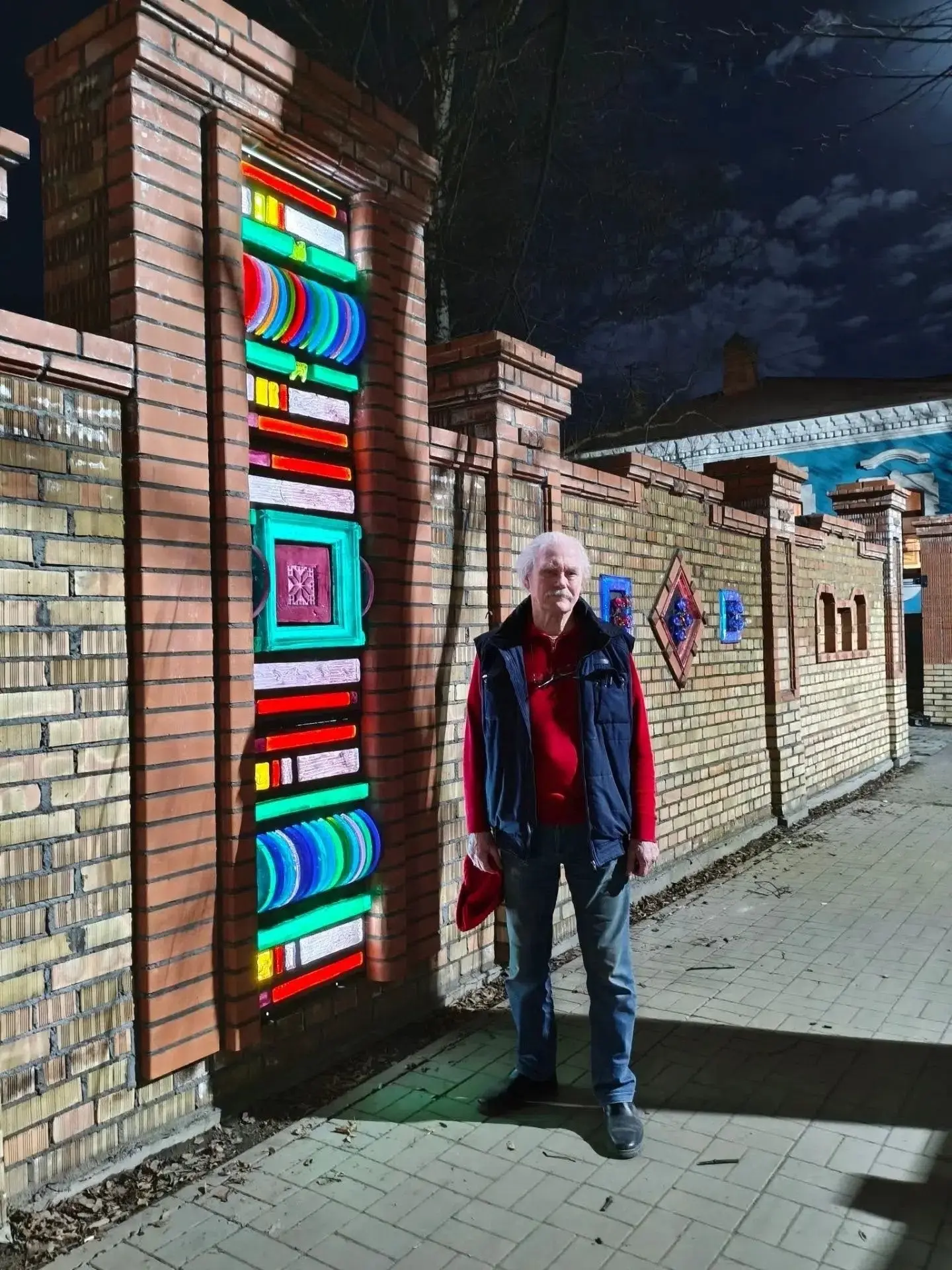 ✨ ОТКРОЙТЕ ДЛЯ СЕБЯ «ОЧАРОВАННОГО СТРАННИКА": ЮБИЛЕЙНАЯ ВЫСТАВКА АЛЕКСАНДРА КАРИХА В ЯР...