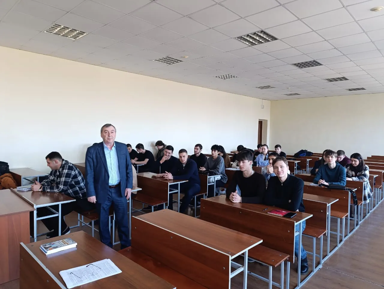 🇷🇺 2⃣ 0⃣  лет на страже национальной безопасности  🏫 На юридическом факультете СКГМИ прошел круглый 