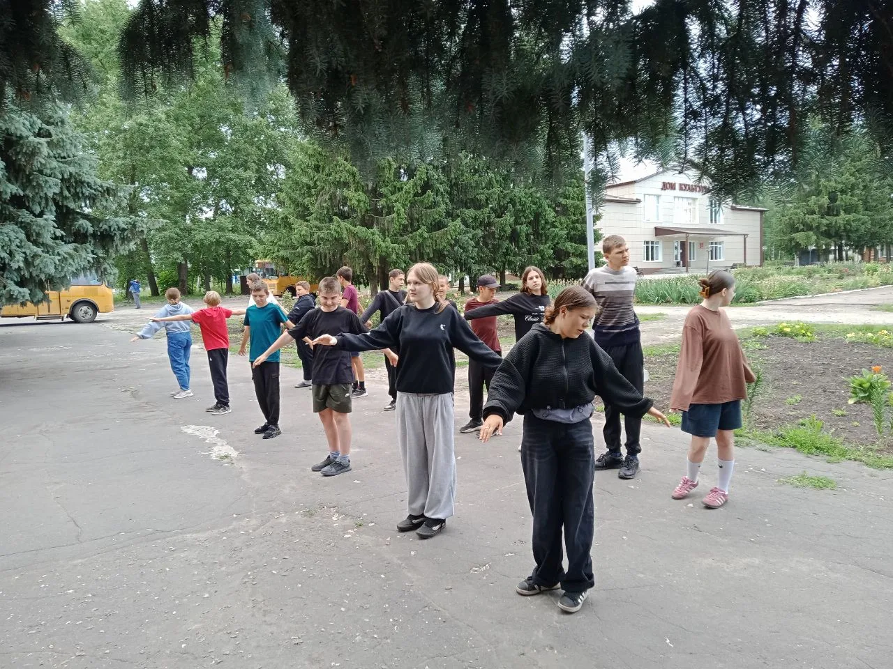 🌸🎉🤸21 июня - 4 день пребывания детей в лагерях "Труда и отдыха" и "ПрофВыбор" Буравцовской школы.