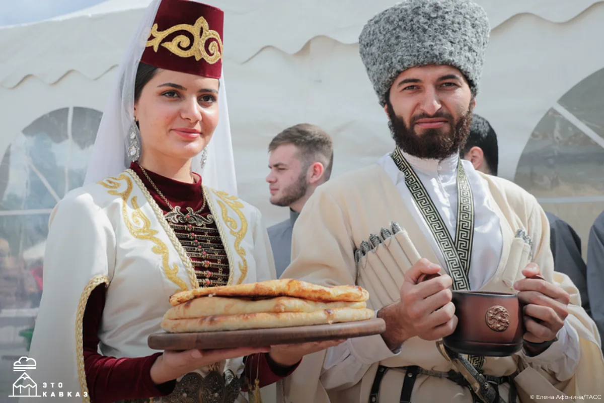 Попробуйте угадать, из какой республики Северного Кавказа эти национальные костюмы!