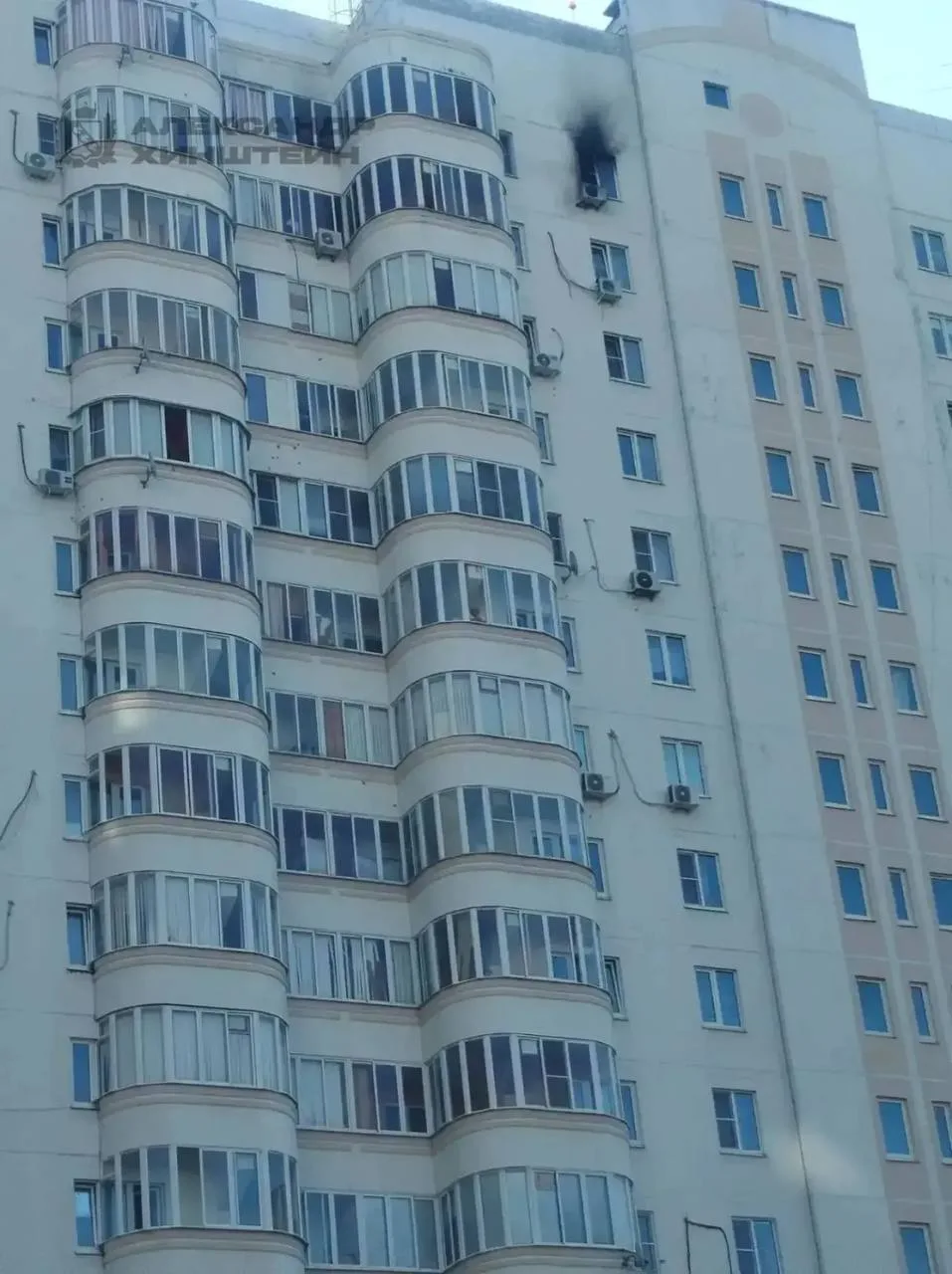 ⚠️Украинский БПЛА атаковал многоквартирный дом на проспекте Победы в Курске. Губернатор Курской обла