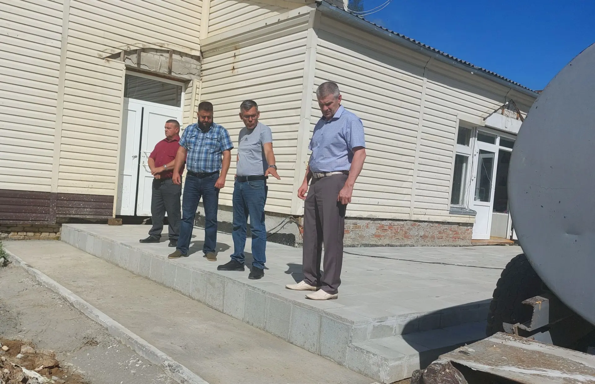 Не простым объектом оказался сельский Дом культуры в д.Кармацкая. Не первый раз посещаю...