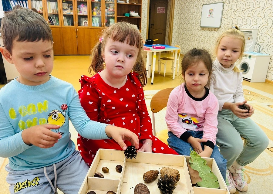 В группе кратковременного пребывания для детей от 3 до 7 лет каждая неделя посвящена оп...