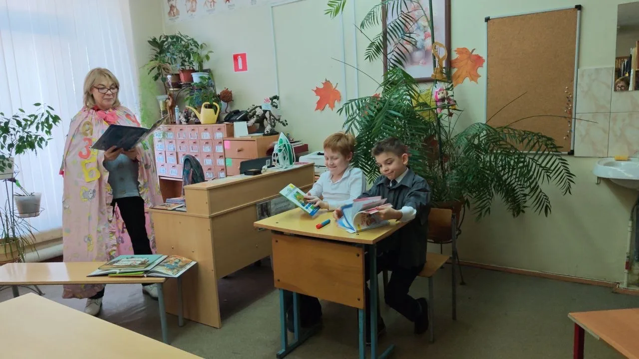 📚✨Ура! Ученики 1‑х классов успешно закончили изучение «Азбуки» — это большой шаг в мире чтения!  🎭В 