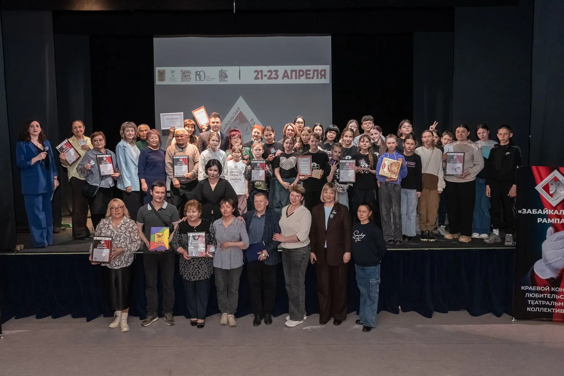 🎭Актёры-любители, взрывные аплодисменты, громкий смех и зрители, затаившие дыхание. Всё это было в з