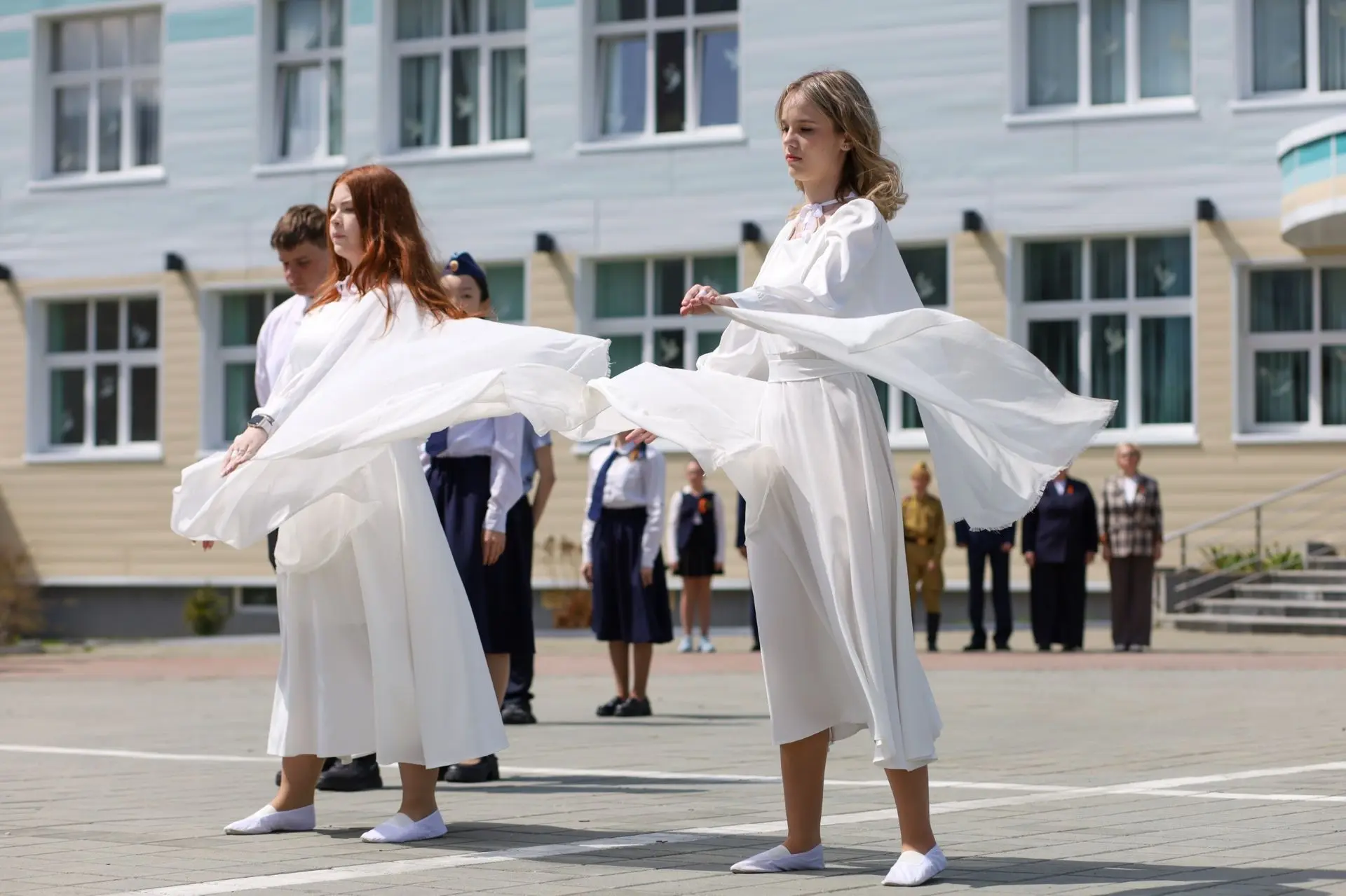 🕊️ Память, которая объединяет!  Сегодня в гимназии № 3 почтили память героев ВОВ: торжественная лине