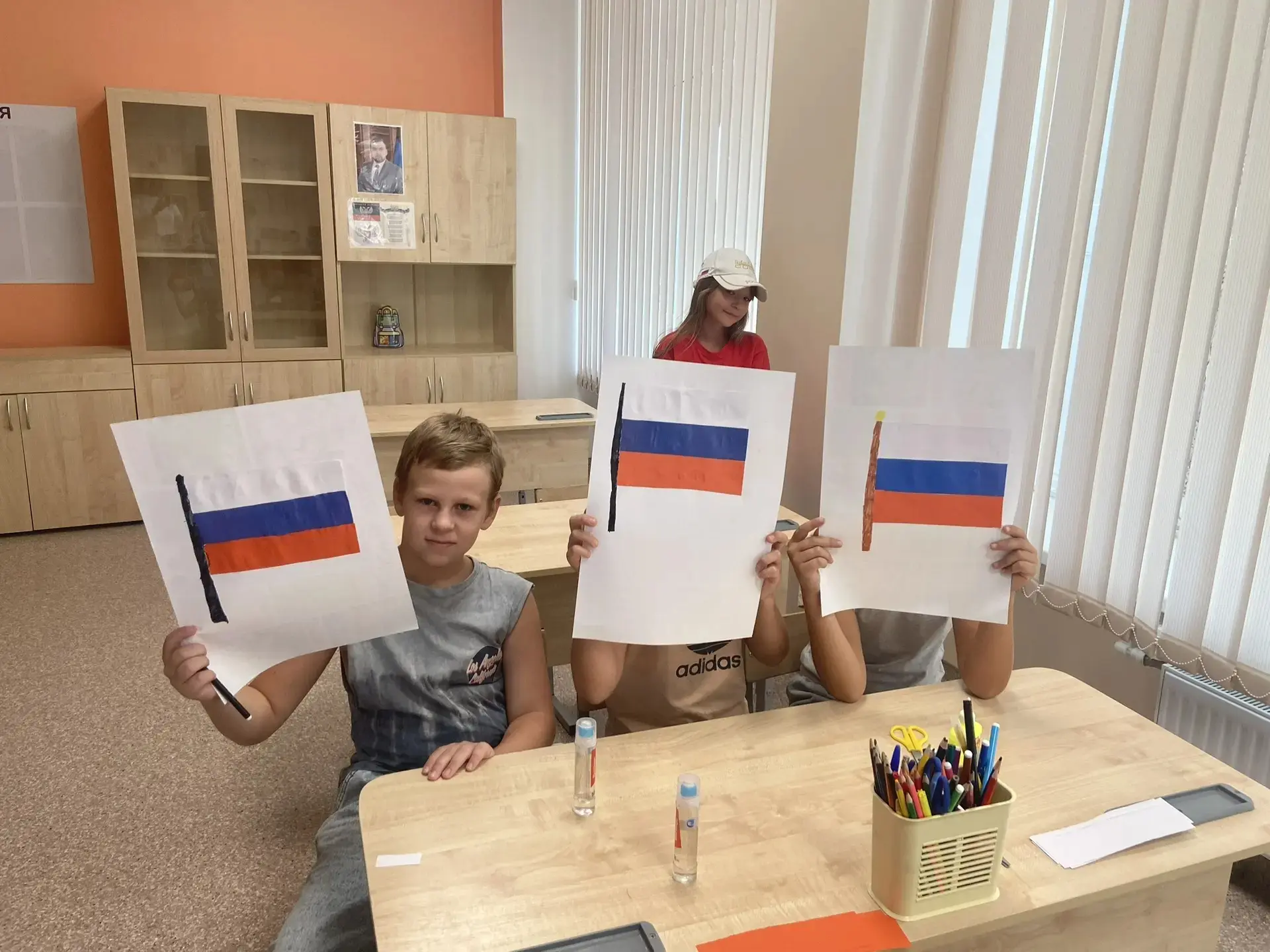 В преддверии Дня Государственного флага Российской Федерации, в ГБОУ СШ № 59 города Мар...