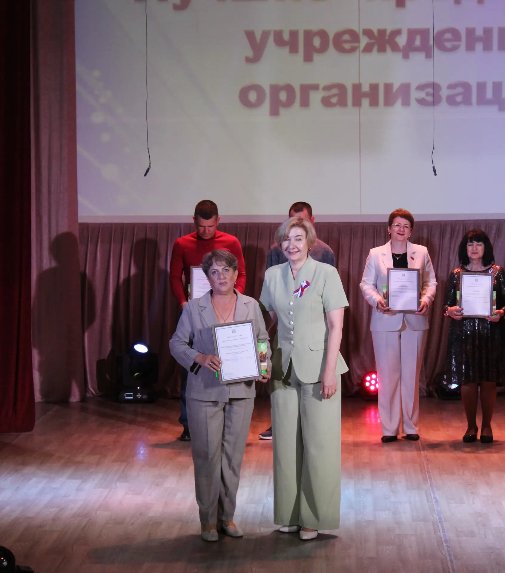 ГОРДИМСЯ!✨

В торжественной обстановке 12 июня состоялось одно из самых значимых событий— церемония 