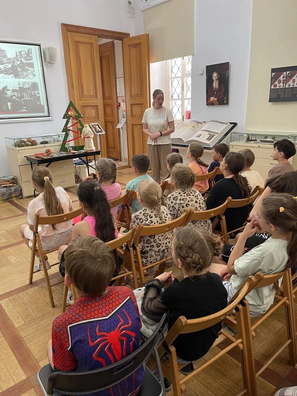 ↪️ Репост
👦✨ Путешествие в прошлое: ребята из 1‑го и 2‑го отрядов в Детском музейном центре! ✨👦

С