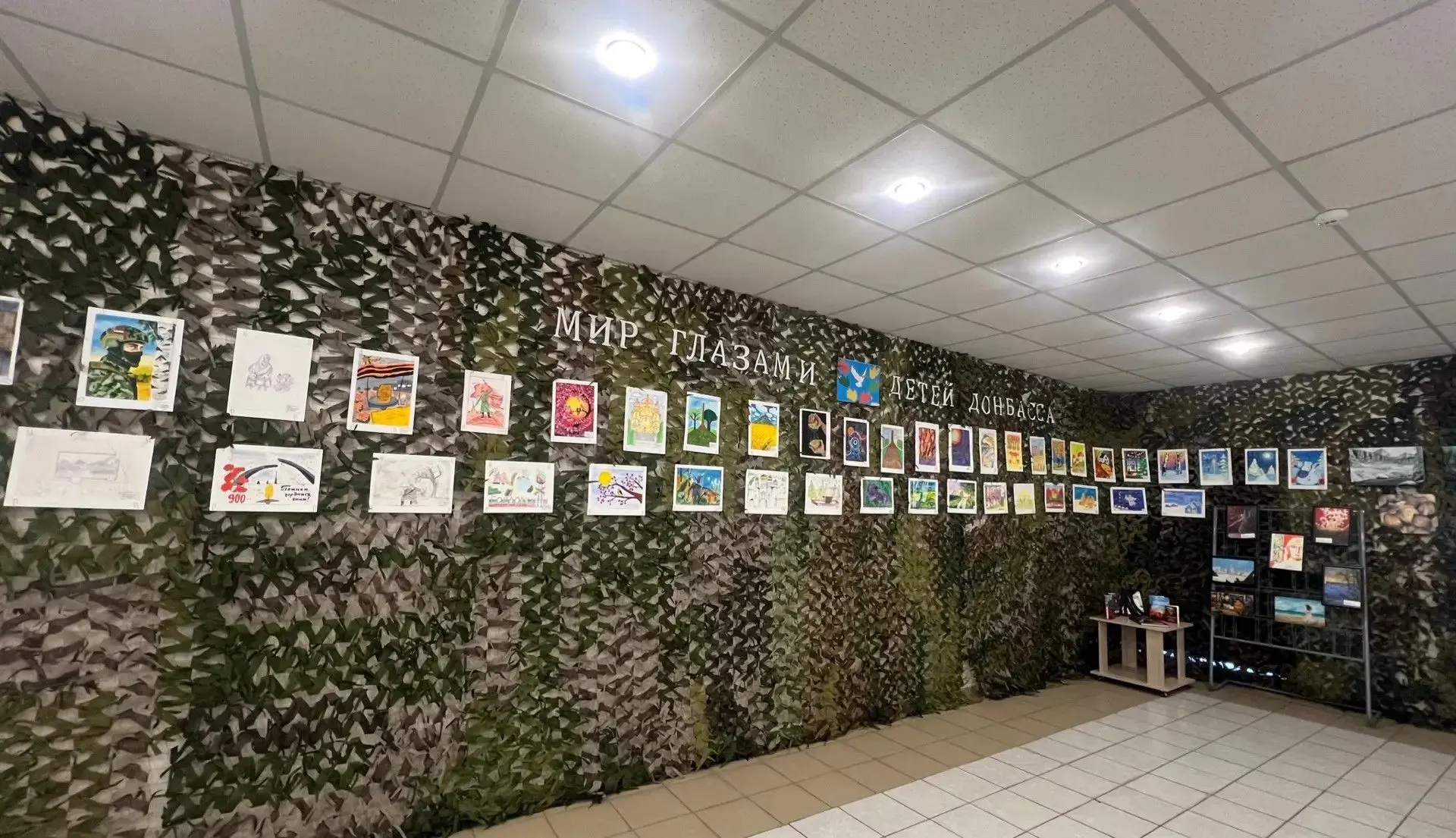 🎨Выставка «Мир глазами детей Донбасса» — в Калманском районе! 

В Районном доме культуры прошла пер