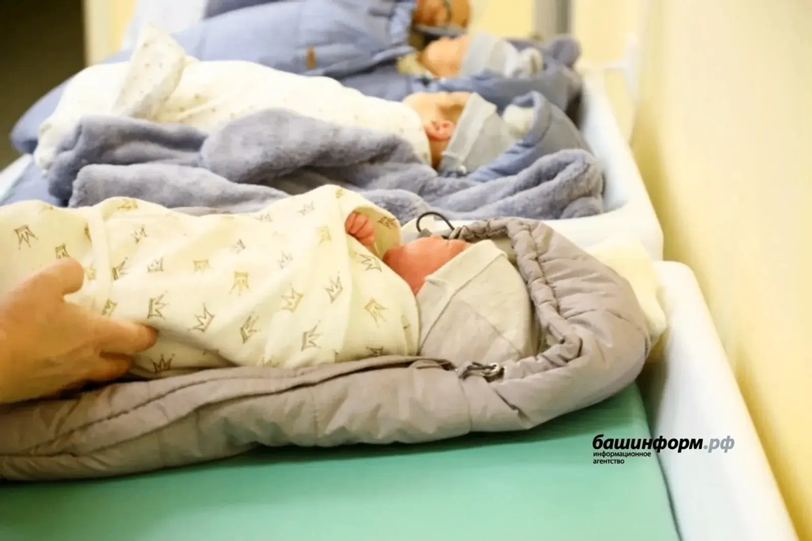 👶 Башкортстанда яңа туган балалар арасында Әмир һәм Амелия исемнәре иң популяр булып кала