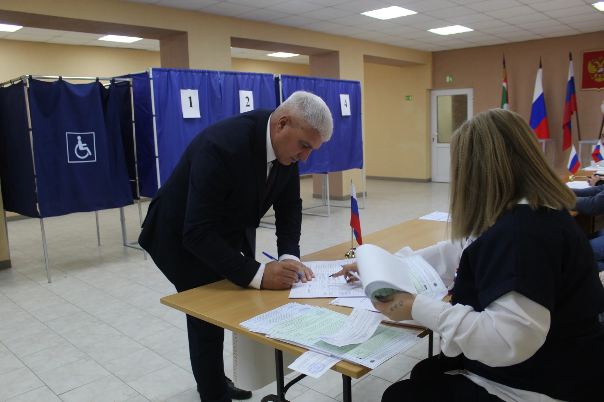 Сегодня принял участие в выборах депутатов Государственной Думы.