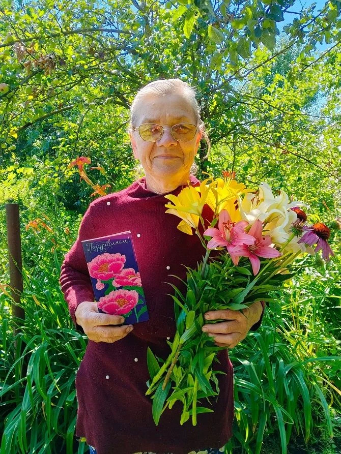 Социальные работники Комплексного центра поздравили с  75- летним юбилеем получателя социальных услу