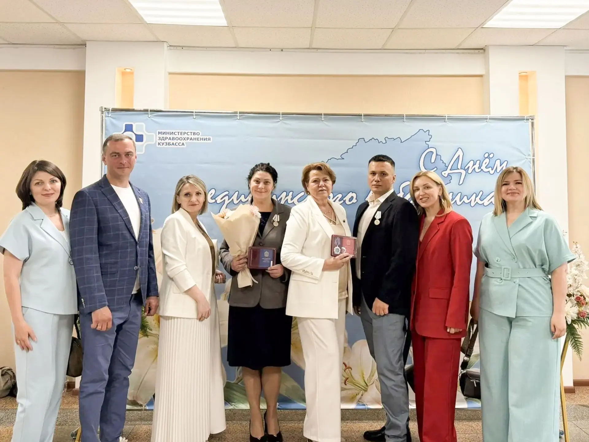 🥈За выдающиеся достижения, оказавшие значительное влияние на развитие здравоохранения ...