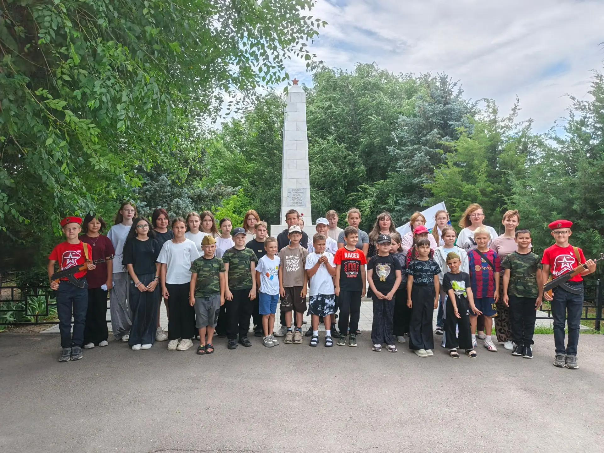 🎗️День памяти и скорби в пришкольном лагере "Парус"

🪖Сегодня в пришкольном лагере "Парус" прошел 