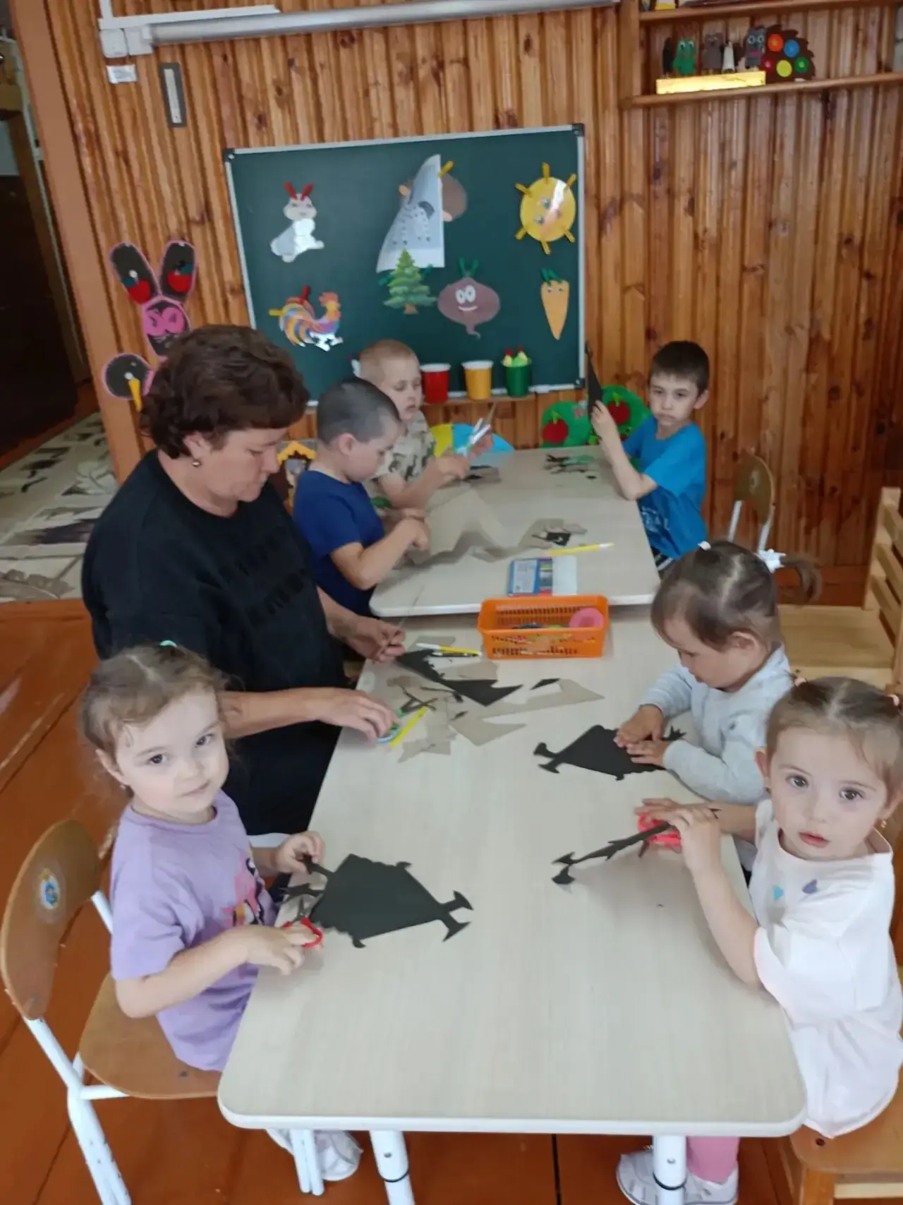 Буген безнен "Урман экиятлэре коне".Без сойлэм устеруне ныгытып Убырлы карчык экиятен укыдык. Белемн