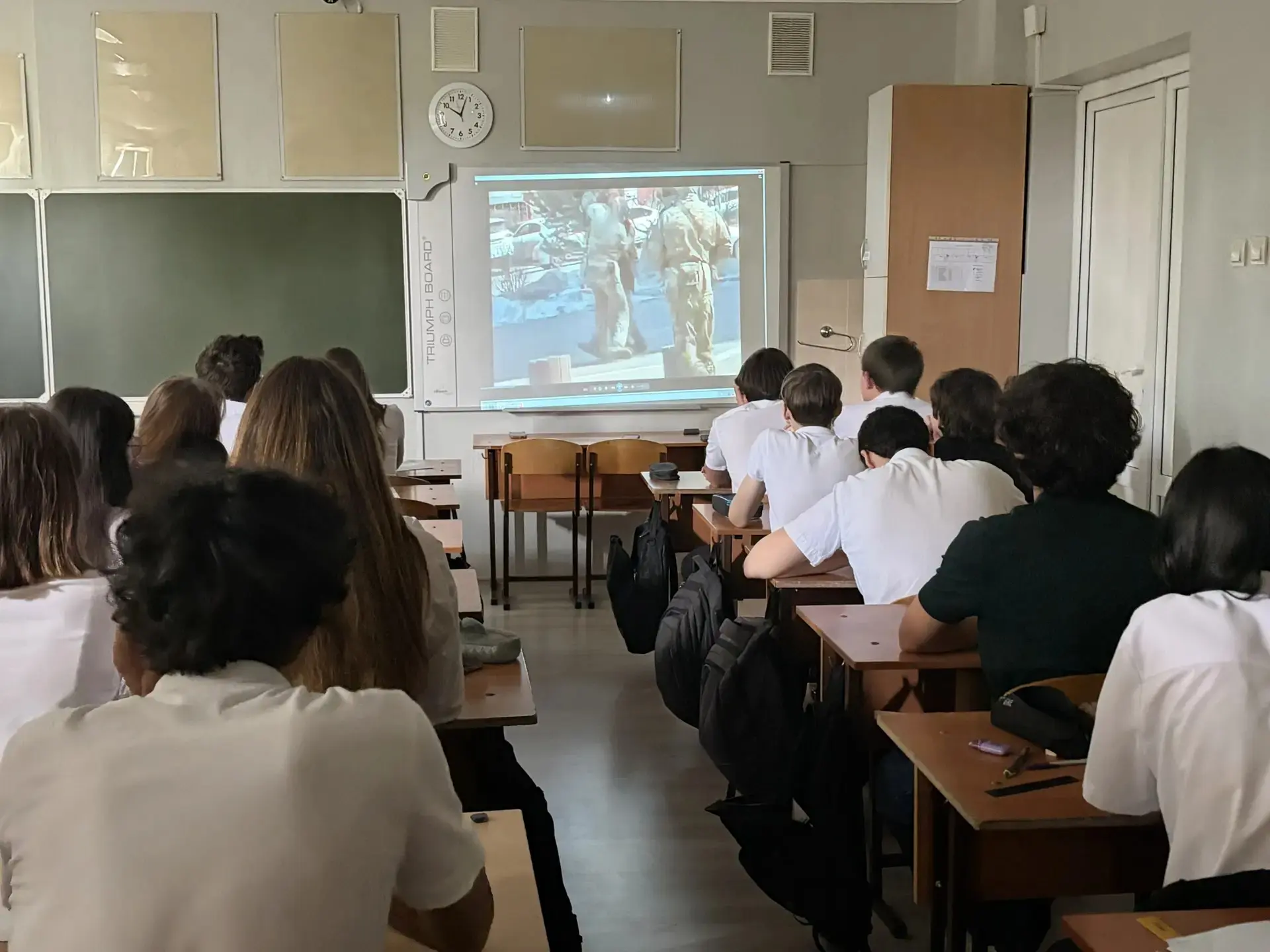 В МБОУ СОШ № 4 им. В.М. Евскина прошли профилактические беседы с подростками. Школьникам рассказали 