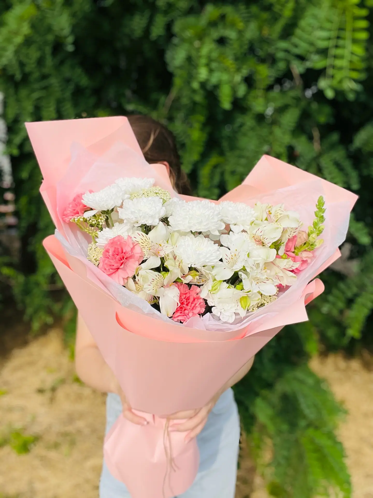 Лепестки света ✨🌸

Воздушная композиция с мягкими оттенками и особым очарованием 🌷

Красота, котор