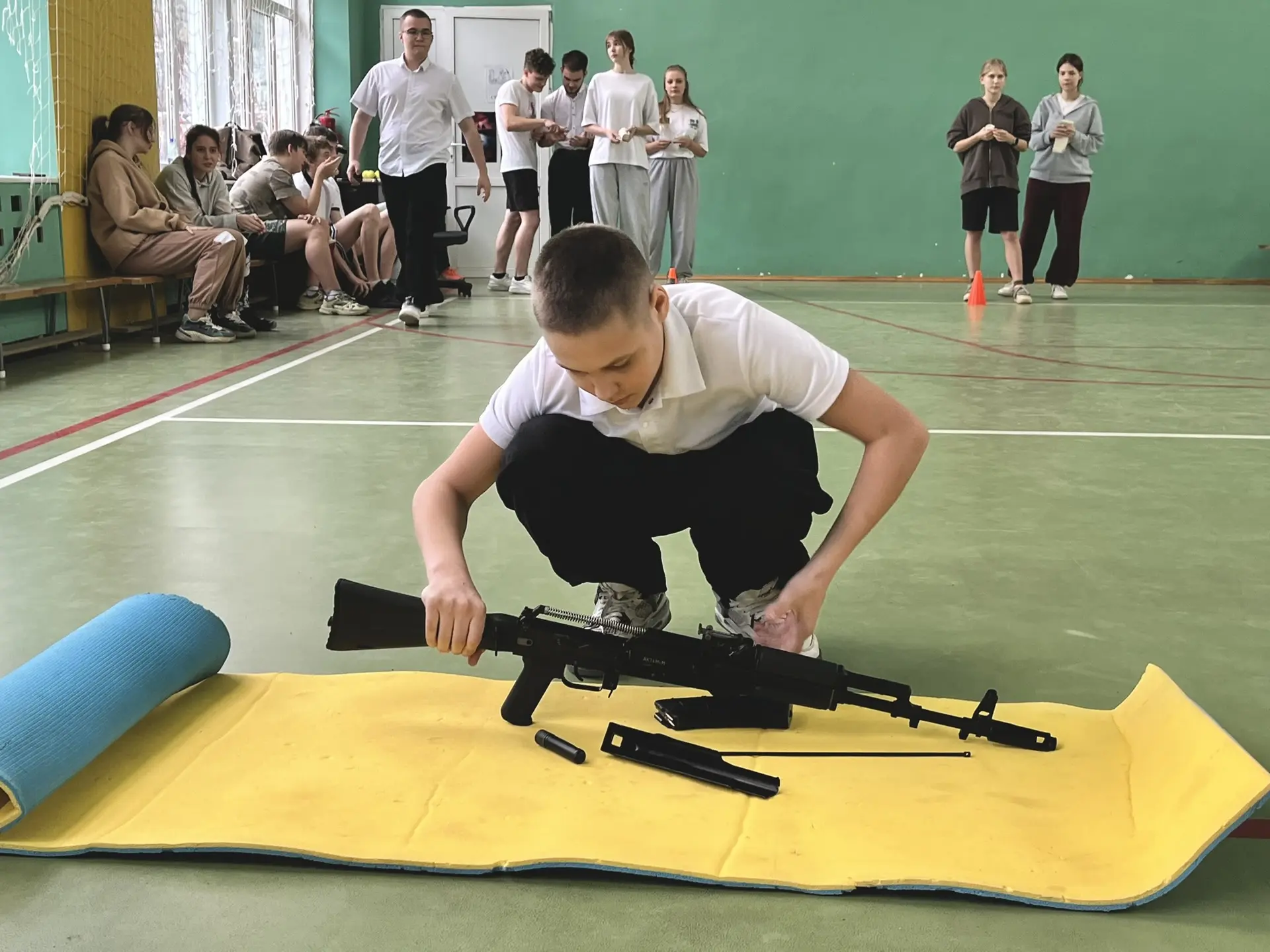 Сегодня в рамках месячника военно-патриотического воспитания в нашей гимназии  прошли соревнования п