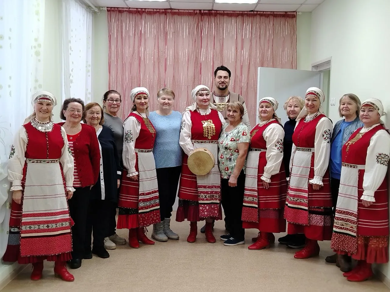 Сегодня коллектив этнофутуристического объединения «Тӧдьы юсь» представил концертную пр...