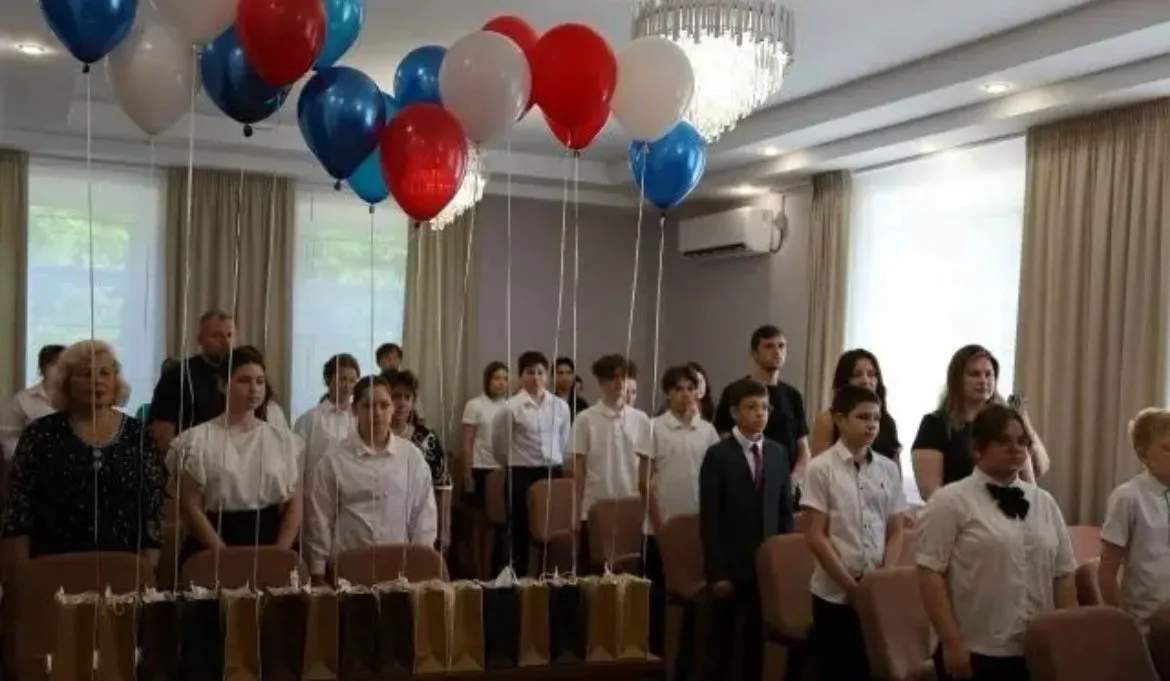 🇷🇺 Важное событие произошло в жизни наших замечательных учеников! В рамках традиционн...