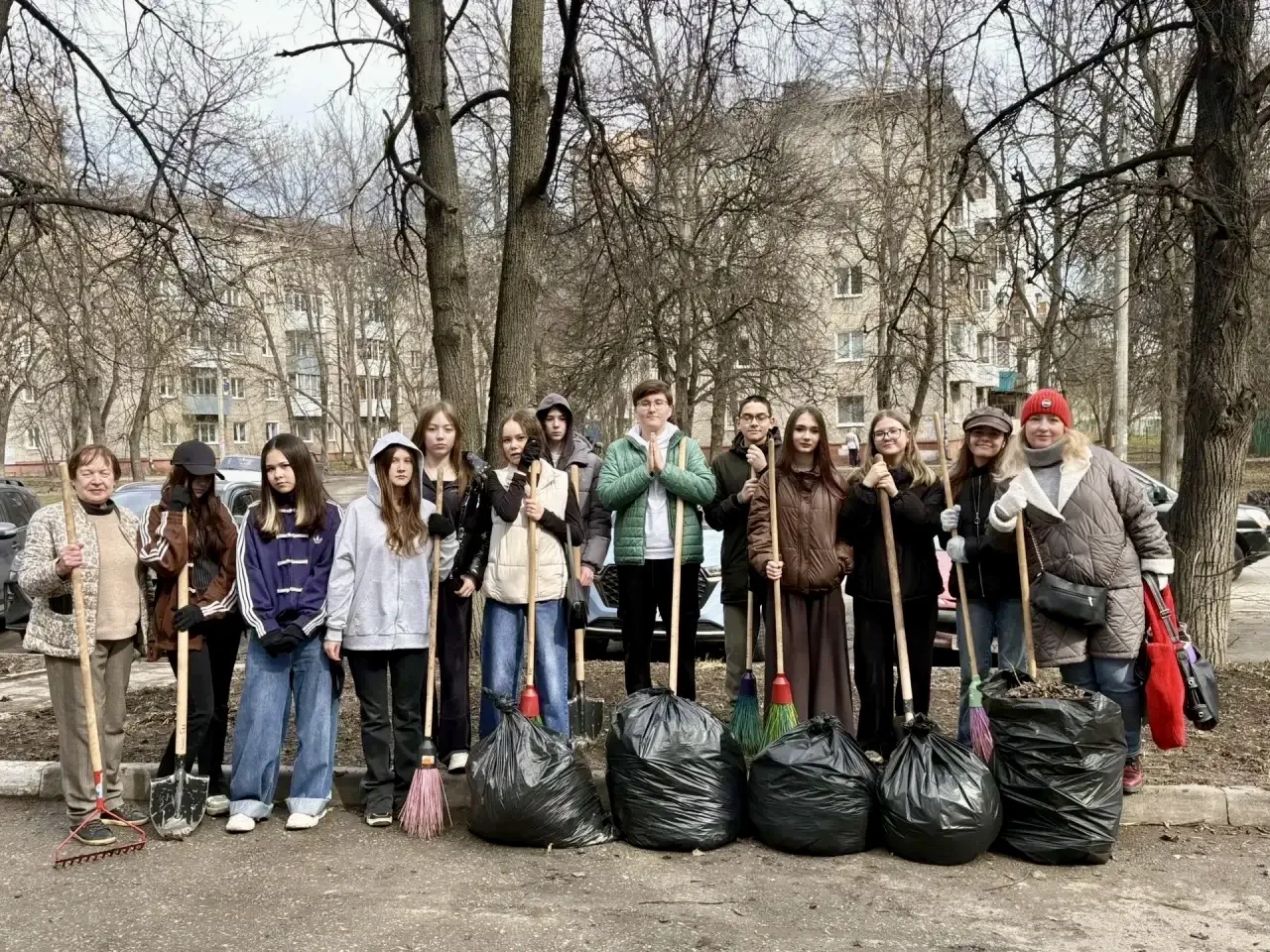 🍂 Марафон чистоты! 🧹 Сегодня мы провели по-настоящему массовый субботник. Ученики и учителя объедини