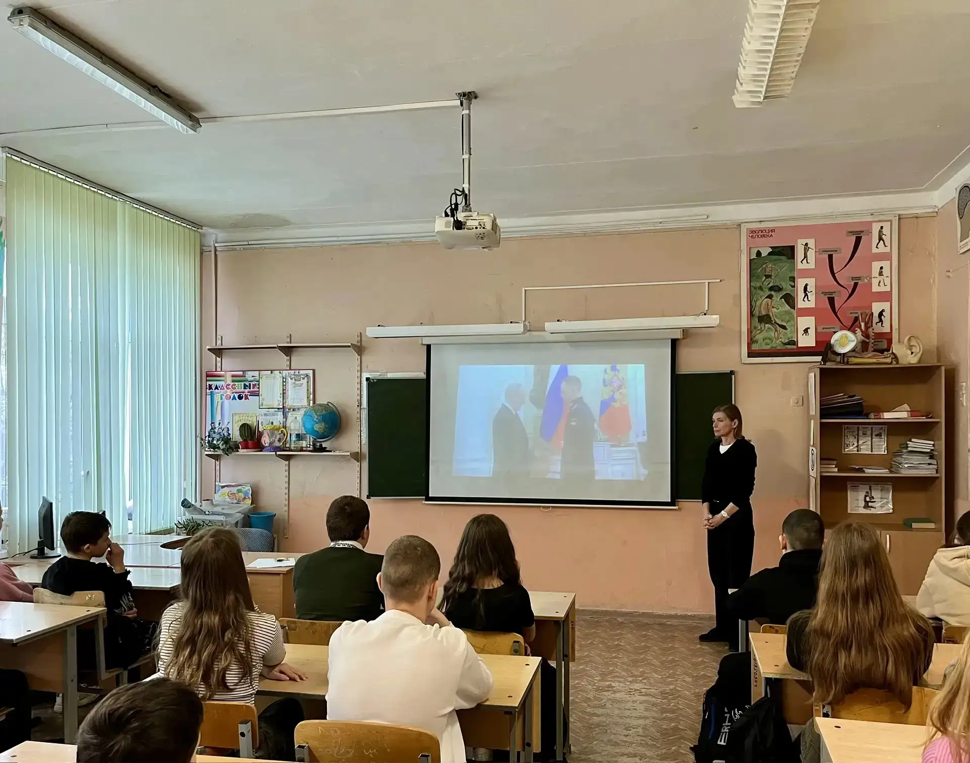 ,,Разговоры о важном": Герой из соседнего двора🇷🇺  ✅Сегодня в нашей школе прошли особенные «Разговор