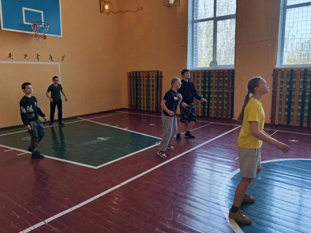 22 апреля в школе прошёл спортивный турнир по волейболу среди обучающихся 5- 6 -7 класс...