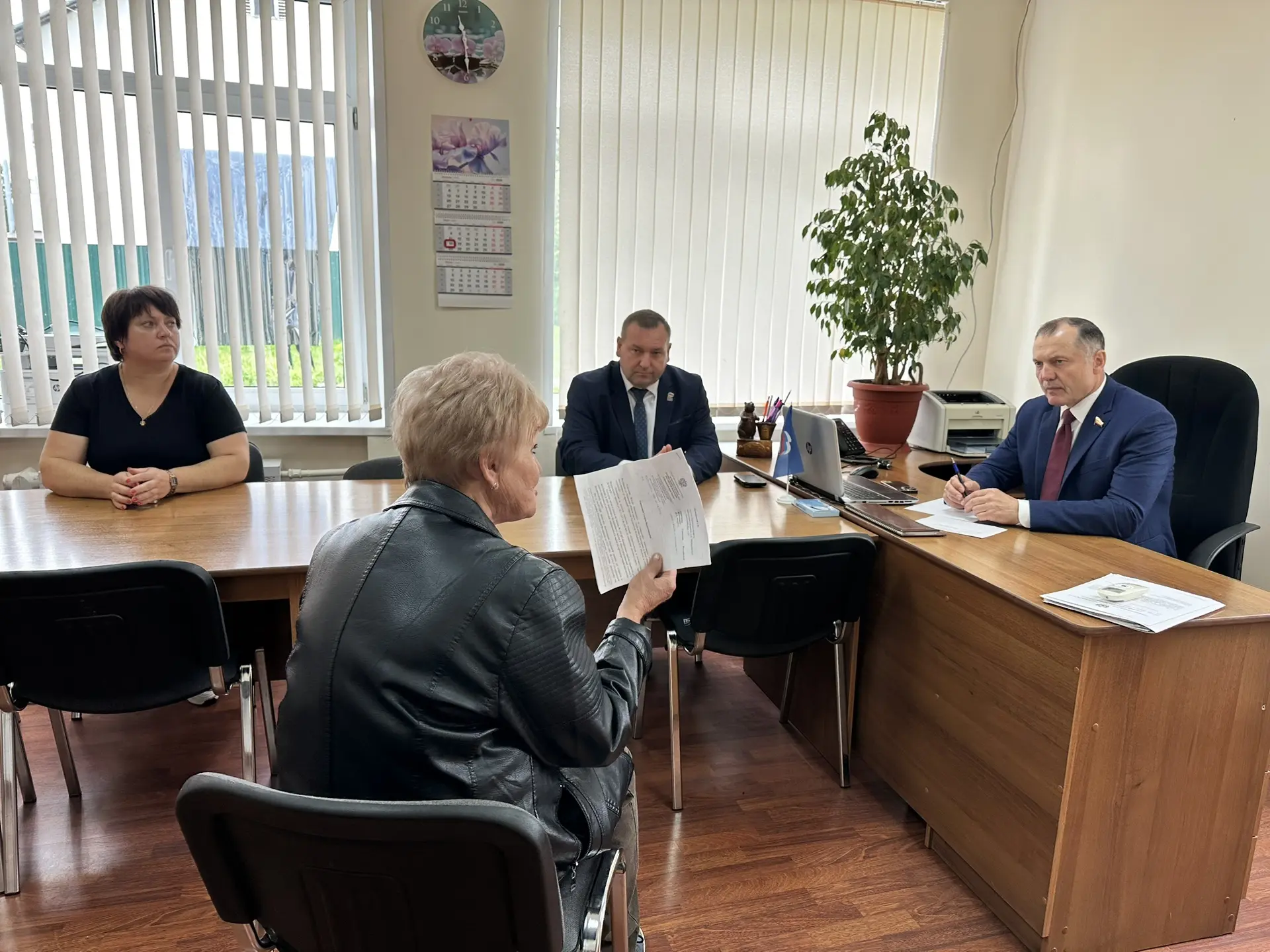Работу на региональной неделе начал с Милославского округа. Вместе с главой Виталием Гуськовым прове