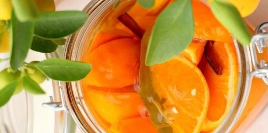 МАРИНОВАННЫЕ МАНДАРИНЫ ДЛЯ САЛАТОВ, К МЯСУ, ИЛИ ПРОСТО ТАК

Ингредиенты:
 Мандарины средние - 9 шт
 