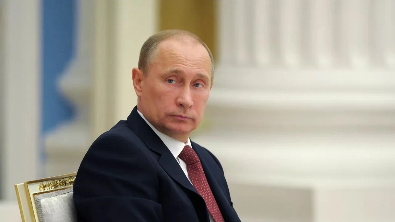 Президент России Владимир Путин подписал закон, позволяющий Минобороны РФ и Росгвардии получать свед