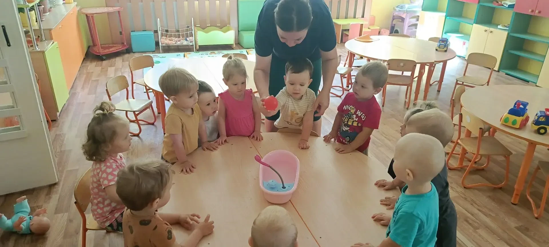 💦 День водных экспериментов 🤓
🔭Дошколята вспомнили свойства воды, посмотрели несложные опыты с ис