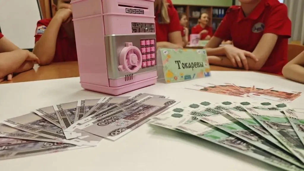 💰 Финансовая грамотность: от истории к практике!  В нашей школе в 3 «З» классе прошло увлекательное 
