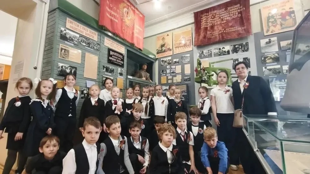🎖️«Бессмертный полк» - живая связь поколений🎖️  🎖️Ребята 1А класса (классный руководитель Шутенко Н.