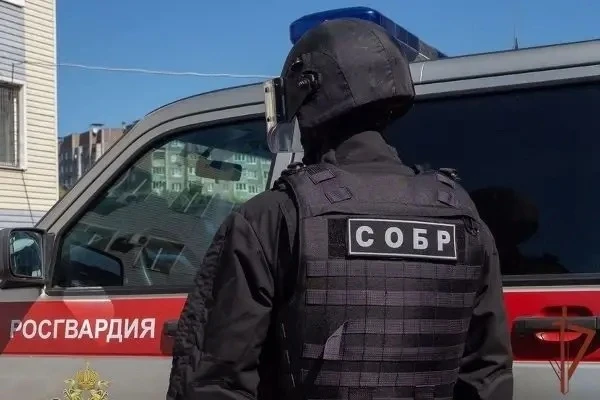 Офицеры СОБР «Редут» Управления Росгвардии по Сахалинской области оказали содействие ко...