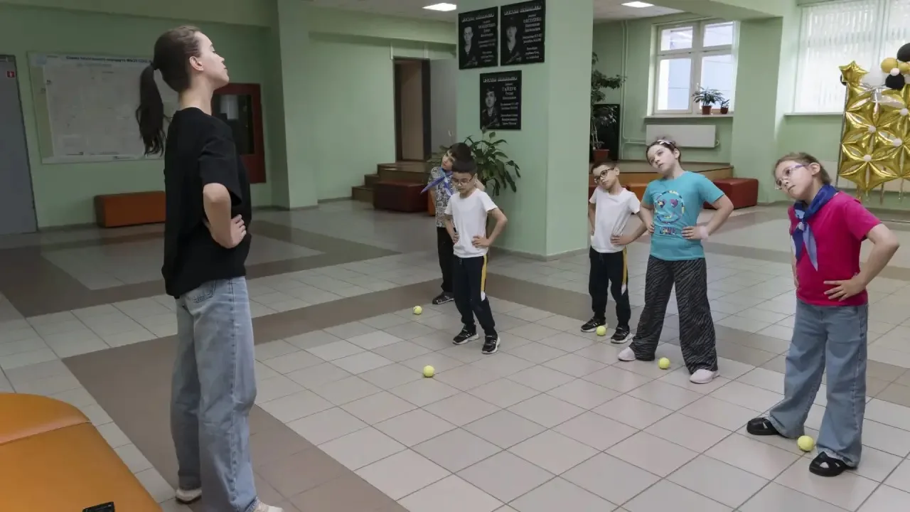 Лето с пользой продолжается...

Сегодня педагоги Центра детского творчества провели познавательные м
