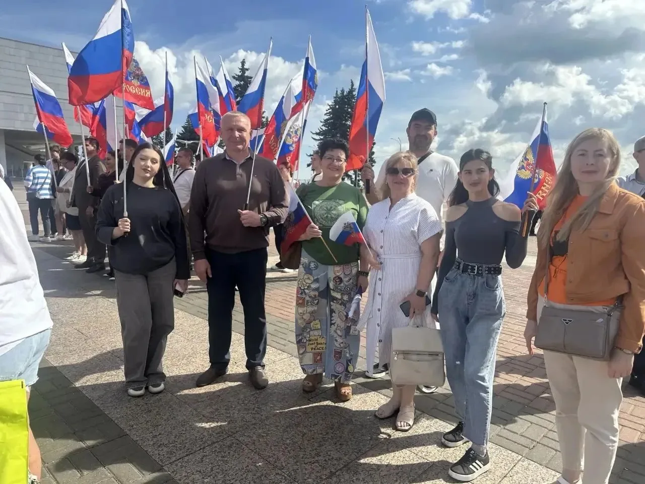 Специалисты ЦГКБ г. Ульяновска приняли участие в праздновании Дня Государственного флаг...