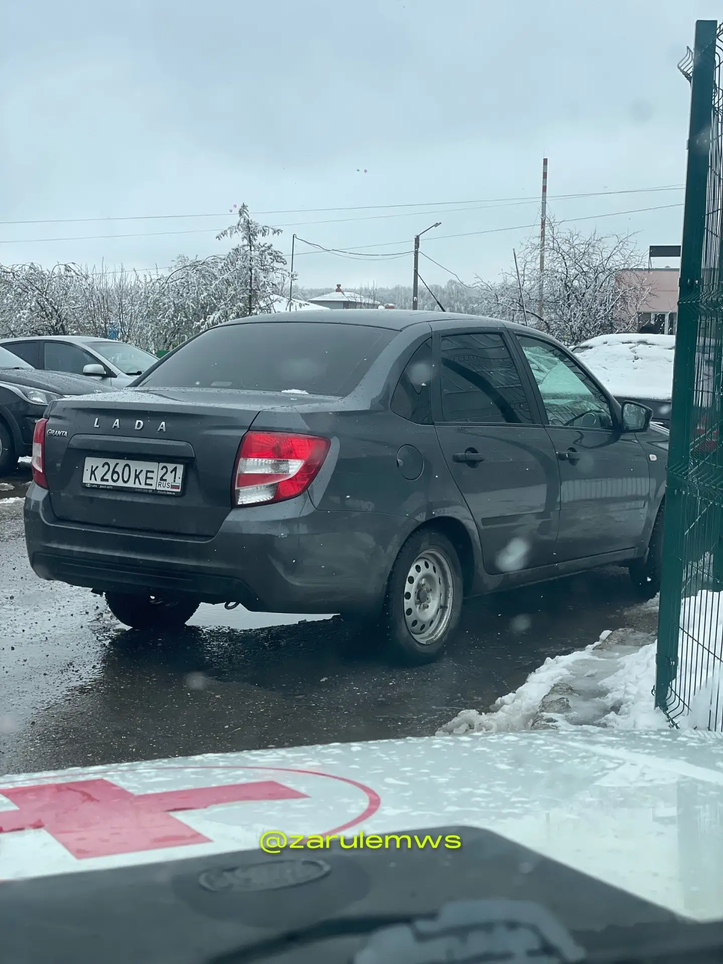 🤬«Идеальная парковка» на входе в Детский медицинский центр в Новоюжке.   Подписаться