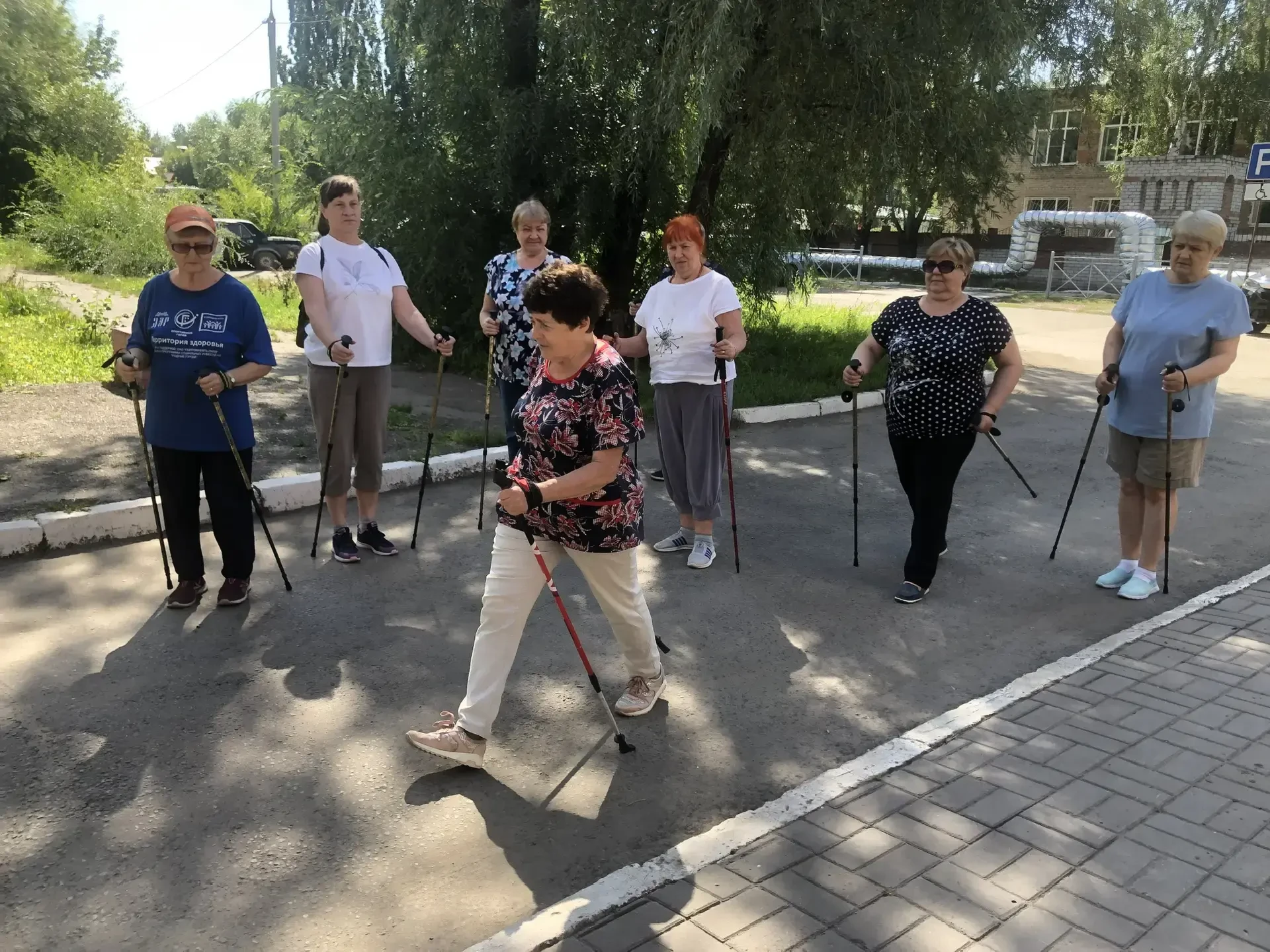 🚶‍♀️ Скандинавская ходьба — движение к активному долголетию!